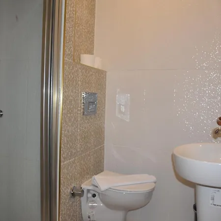 The * Istanbulská provincie